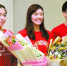 刘湘参加里约奥运会后回到母校，受到师生们的热烈欢迎。广州日报记者王维宣摄 - 新浪广东
