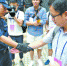 广州公安示范新装备——新型抓捕手套。广州日报记者邵权达 摄 - 新浪广东