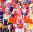 深圳锦绣中华民俗村，青年男女身着56个民族服饰盛装亮相，举行庄严神圣的升国旗仪式，庆祝国庆。南方日报记者 鲁力 摄 - News.Timedg.Com