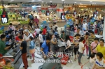 国庆期间超市人气火爆。(钟小丰　摄) - Meizhou.Cn