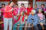 归读公园欢乐文艺队到慈爱颐养院为老人们送上精彩的演出。（连志城　摄） - Meizhou.Cn