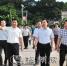 谭君铁（前排右二）到挂点联系的梅县区城东镇谢田村调研。（钟小丰　摄） - Meizhou.Cn