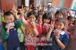 梅县区畲江镇中心小学学生开心地喝着学生奶。（高讯　摄） - Meizhou.Cn