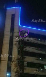 四川一女子爬高压电塔触电 爆出火球烧4分钟身亡 - Meizhou.Cn