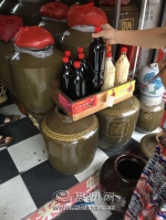 梅城一些店家直接用塑料瓶盛装散装酒，且无标签。 - Meizhou.Cn