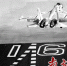歼-15舰载机从辽宁舰上滑跃起飞。简仁山 绘 - 新浪广东