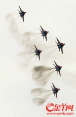 来自俄罗斯空军的雨燕飞行表演队再次来到珠海的天空进行精彩的表演。21.jpg - News.Ycwb.Com