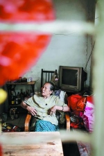 广州八旬老人照顾重残女儿45年：只要我在就不会送走 - 新浪广东