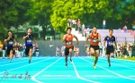 苏炳添表示，这是他最后一次以暨大学生的身份参加田径比赛。 广州日报记者庄小龙 摄 - 新浪广东