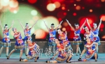 ▲梅州市老干部（老年）大学艺术团表演《欢乐侗乡》。 - Meizhou.Cn
