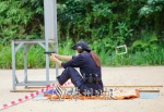 邹珊丹正在进行射击训练。（杨科　摄） - Meizhou.Cn