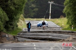 新西兰发生强震：公路严重开裂 首波海啸到达 - News.Ycwb.Com