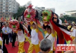 深圳上万黄氏宗亲齐聚祭祖吃盆菜 场面壮观(图) - 新浪广东