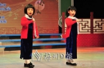 全场年纪最小的表演者表演《红梅赞》节目。（钟小丰　摄） - Meizhou.Cn