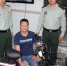 男子电单车内藏苹果手机 被抓后微笑向警方展示手机 - News.Ycwb.Com