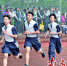 100米游泳引入必考项目后，耐力跑不再是“单选”。南方日报记者 王辉 摄 - 新浪广东
