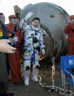 杨利伟：曾在太空遭遇诡异敲击声 至今无法解释 - Meizhou.Cn