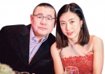 刘銮雄与女友甘比申请注册结婚，却没有公布正式婚期。 - 新浪广东
