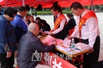 市民在填写问答卷 - Meizhou.Cn