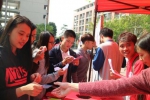 “青春健康，携手防艾”——珠海城职院开展世界艾滋病日宣传活动 - 教育厅