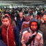 资料图：1月24日，2016年春运正式开启，至3月3日结束，共计40天。图为排队等待进站的旅客。 中新网记者 金硕 摄 - Meizhou.Cn