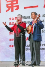 李淼安、吴带英山歌对唱《金婚夫妇唱山歌》。 - Meizhou.Cn