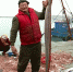 山东渔民捕获1.86米巨型“鳝鱼王” 重达26斤 - News.Ycwb.Com