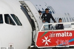 利比亚载118人飞机被劫 劫机者释放人质后被捕 - News.Ycwb.Com