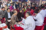 义诊活动吸引众多市民前来问诊。（林翔　摄） - Meizhou.Cn