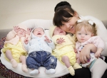 英母亲11个月内生四个宝宝 分娩两月后再怀三胞胎 - News.Ycwb.Com