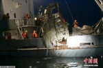 当地时间2016年12月26日，俄罗斯索契，在黑海附近打捞起飞机残骸。当地时间25日，俄罗斯国防部一架图-154飞机在黑海坠毁，机上92人全部遇难。 - News.21cn.Com