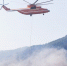 M-26直升机洒水灭火。（林翔　摄） - Meizhou.Cn