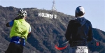 好莱坞巨型招牌新年遭恶搞 “HOLLYWOOD”变“HOLLYWeeD” - News.Timedg.Com