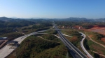 济广高速穿过平远工业园区。便利的交通吸引越来越多项目落户园区。（朱双玲　摄） - Meizhou.Cn