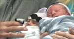 美国一对双胞胎相隔10分钟出世 生日相差1年 - News.Ycwb.Com