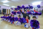 主创人员在艺韵舞蹈工作室内指导儿童团体节目（吴腾江）2 - Meizhou.Cn