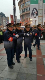 城管执法遭女子竹签刺喉:已取出 涉事妇女被刑拘 - Meizhou.Cn