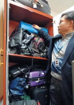 韩国首尔瑞草警察署的柜子里装满中国游客丢下的行李箱 - News.Ycwb.Com