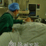 熊雅丽在医院ICU病房探视她妈妈。 - Meizhou.Cn