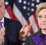 当地时间2016年11月9日，美国纽约，民主党总统候选人希拉里(右)在丈夫、前总统克林顿的陪同下发表败选演讲。 - News.21cn.Com