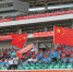 宣传梅州的横幅悬挂在中马友谊赛比赛现场醒目位置，吸引了马拉维人民和华人华侨关注的目光。 - Meizhou.Cn