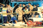 1月30日，获救的中国游客抵达马来西亚哥打基纳巴卢港口 - News.Ycwb.Com