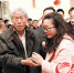 11日，在北京首都国际机场，王琪老人与前来迎接他的亲属相见 - News.Ycwb.Com