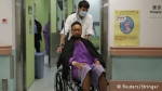 2014年10月，被殴打后的曾健超在医院接受治疗。 - 新浪广东