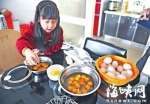 奇！泉州市民买20个鸡蛋 连敲12个全是双黄 - Meizhou.Cn