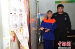 昆明三男子合伙抢劫彩票店 老板娘用身体堵住出口 - Meizhou.Cn