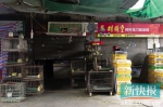 2月21日,广州一个菜市场活禽档口按规定不卖活鸡,笼子里空空如也。 - News.Ycwb.Com