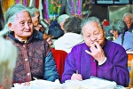 昨日，文冲社区长者爱心午餐供应点，老人们正在用餐。实习生邓淑娟 广州日报全媒体记者莫伟浓 摄 - 新浪广东