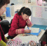 女性就业专场招聘会在市人力资源市场举办,吸引了不少女性求职者前来。(钟小丰　摄) - Meizhou.Cn