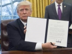 △特朗普签署行政命令，宣布美国退出跨太平洋伙伴关系协定（TPP）。来源：视觉中国 - News.21cn.Com